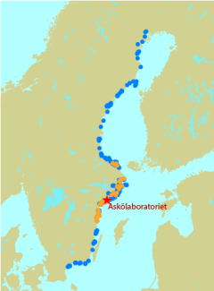 A map showing all examined bays (blue) and the detaily studied bays (orange).